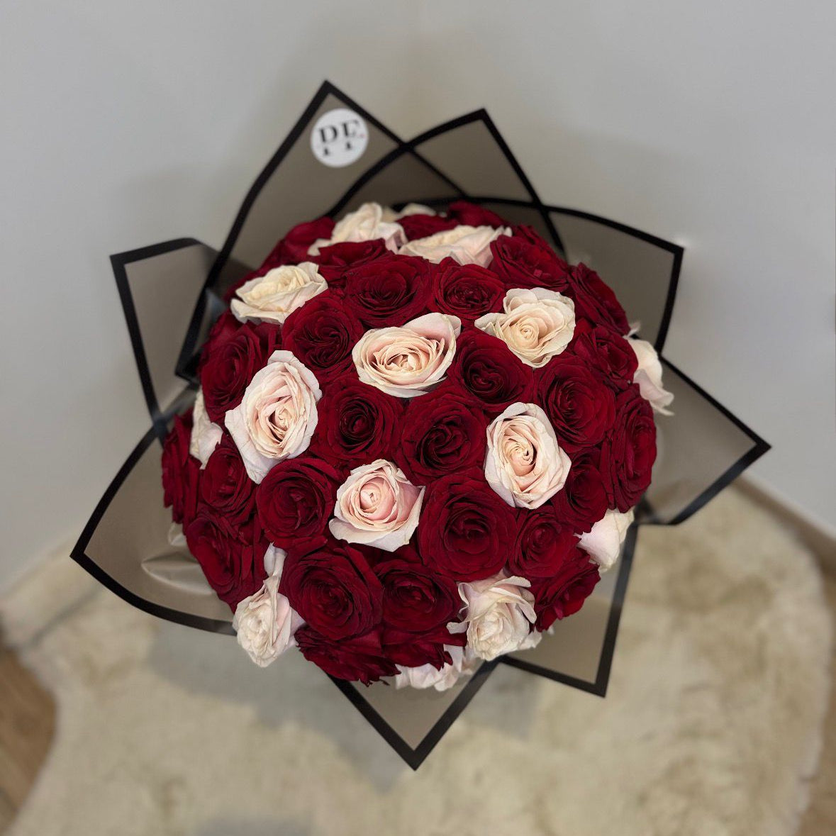 Bouquet Hollywood – Roses Rouges & Blanches