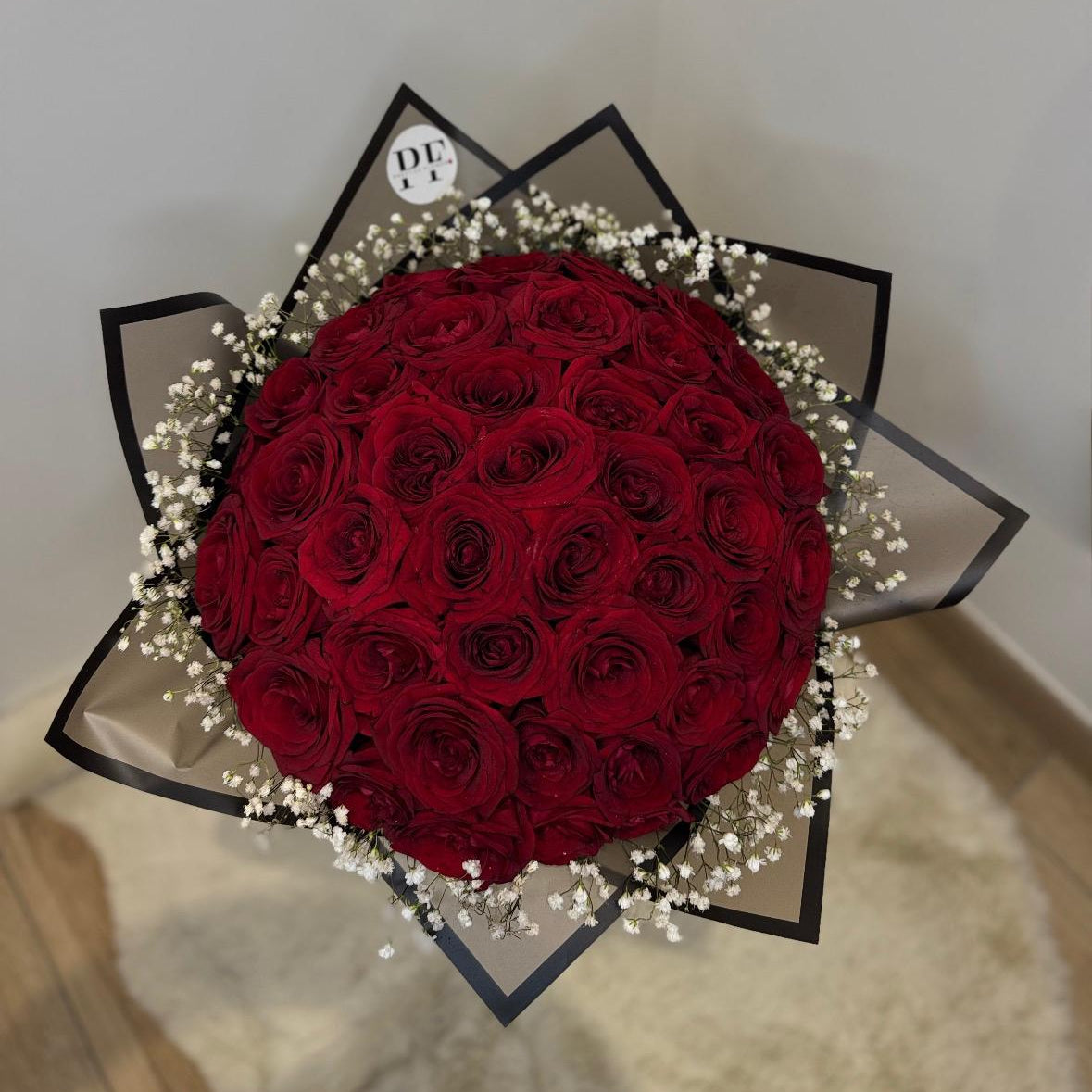 Bouquet Paris – Roses Rouges & Gypsophile Élégant