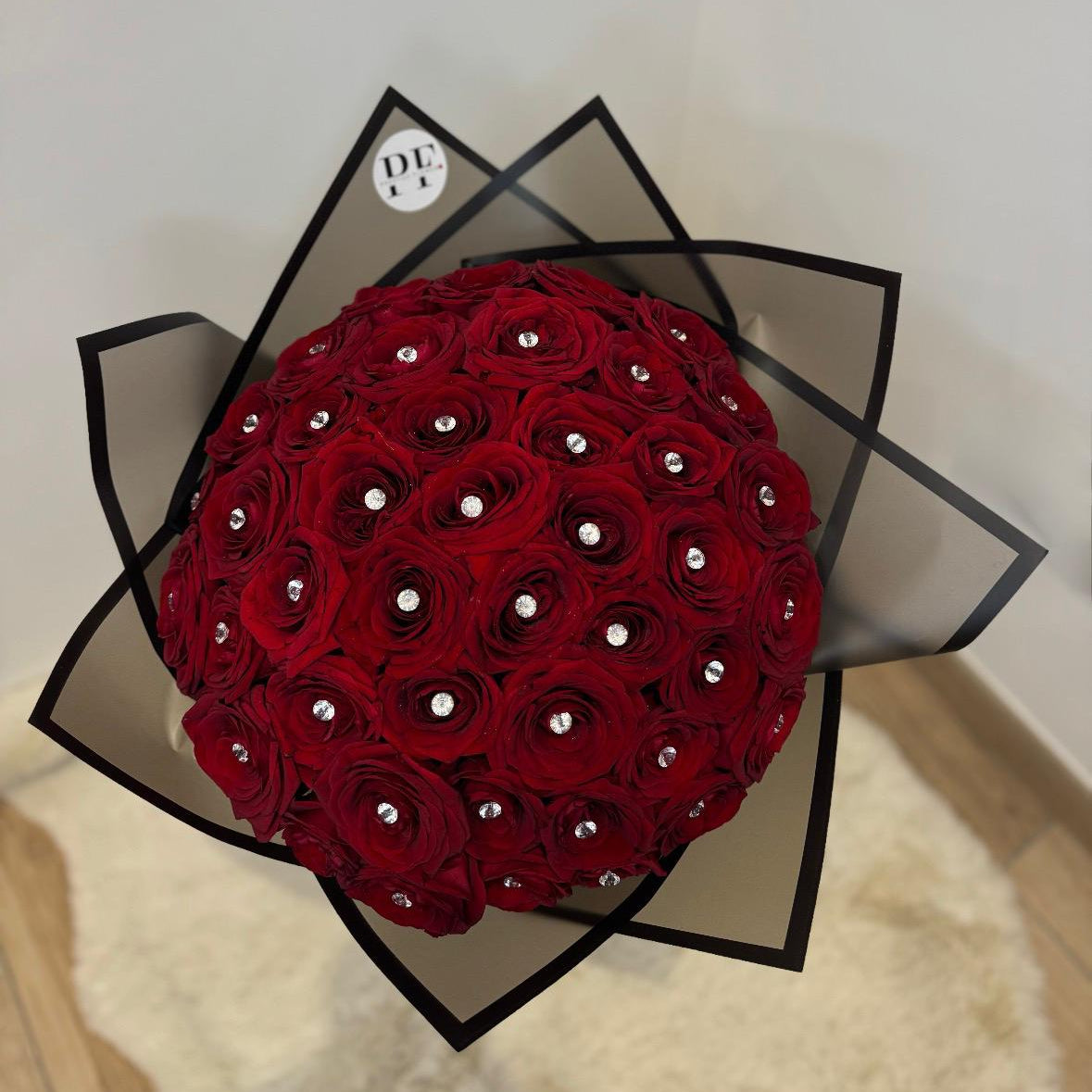 Bouquet Prestige – Roses Rouges & Détails Scintillants