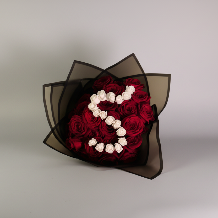 Bouquet Signature – Roses Rouges & Initiale Personnalisée Image secondaire du produit