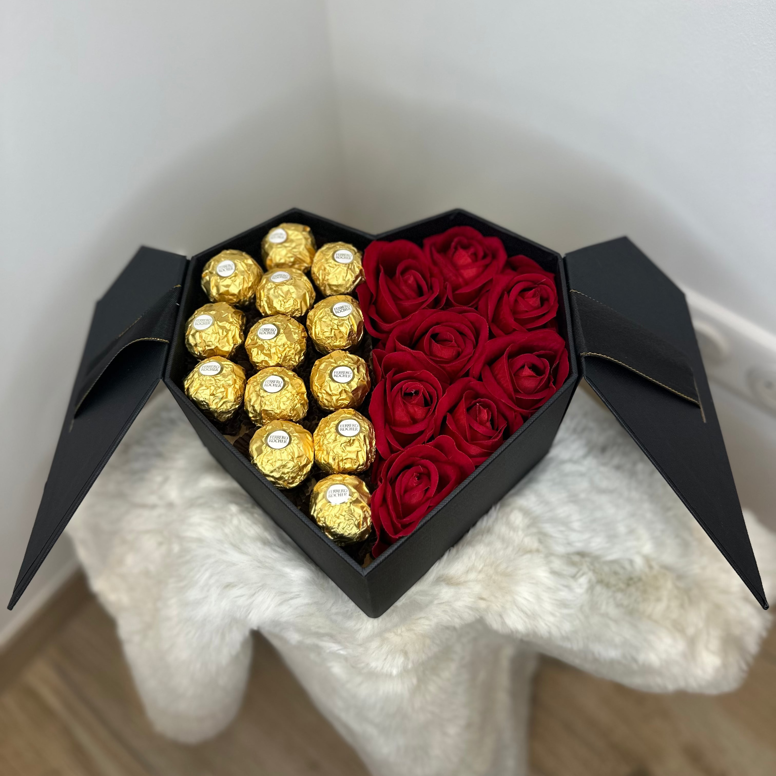 Box Gourmande en Cœur Roses Éternelles & Ferrero Rocher