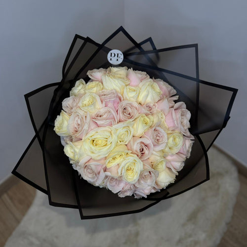 Bouquet Santorin – Roses Blanches & Roses Roses Lumineuses
