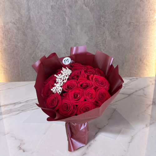 Bouquet Princesse - Roses Rouges & Couronne